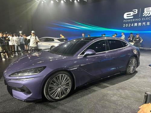 腾势z9三厢版最新爆料,豪华科技,引领未来出行潮流 第3张 腾势z9三厢版最新爆料,豪华科技,引领未来出行潮流 第3张